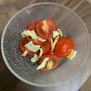 トマト簡単オリーブオイル漬け